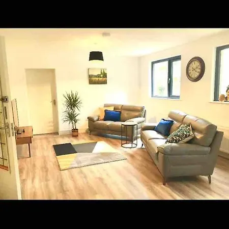 Shangri-la Large Family Townhouse Free Carpark Dom wakacyjny *