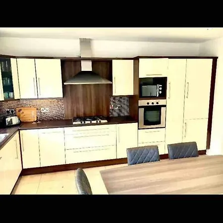 Prázdninový dům Shangri-la Large Family Townhouse Free Carpark Killarney
