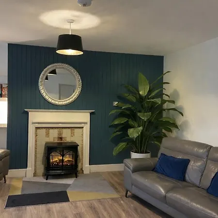 Shangri-la Large Family Townhouse Free Carpark Holiday home Killarney