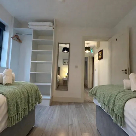 Shangri-la Large Family Townhouse Free Carpark * Killarney