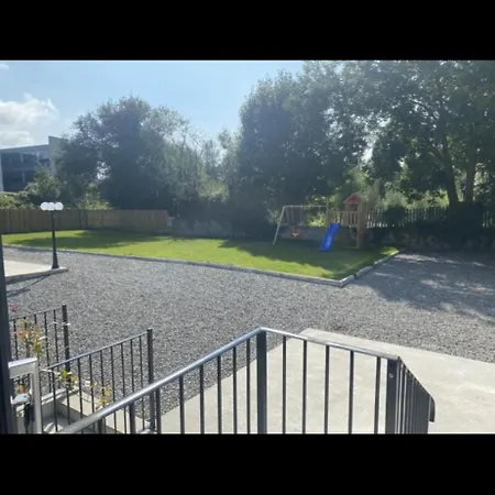 Shangri-la Large Family Townhouse Free Carpark