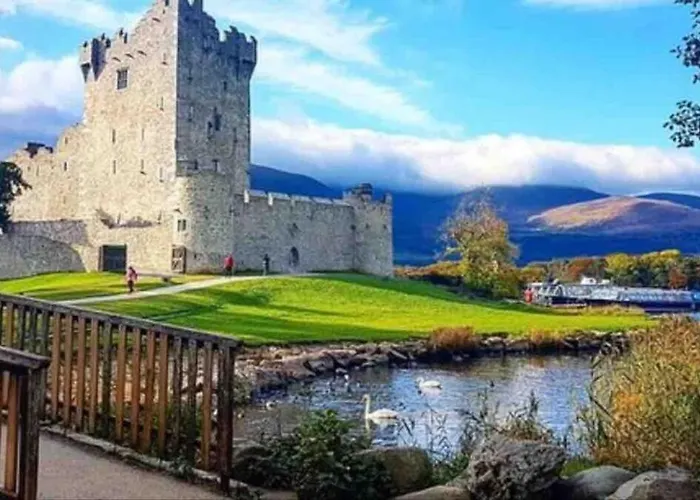 Shangri-la Large Family Townhouse Free Carpark Holiday home *