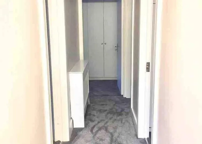 Shangri-la Large Family Townhouse Free Carpark *