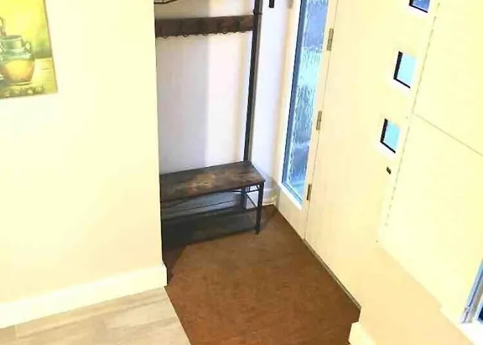 Дом отдыха Shangri-la Large Family Townhouse Free Carpark *