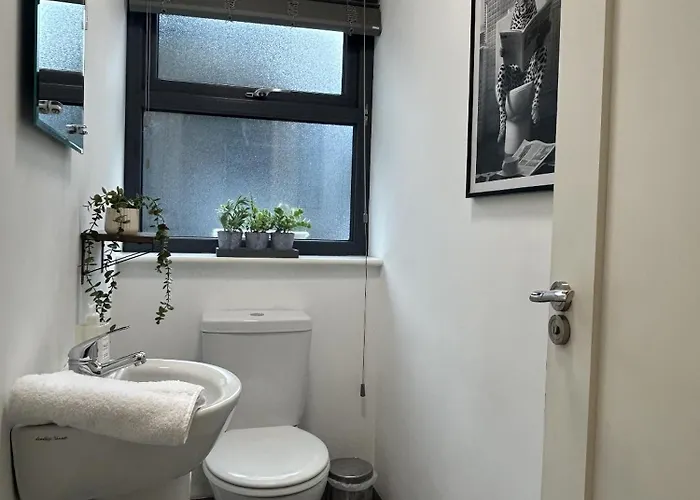 Дом отдыха Shangri-la Large Family Townhouse Free Carpark