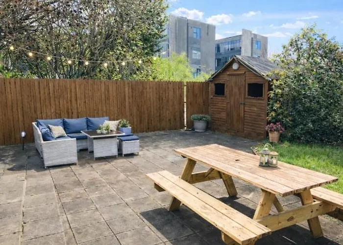 Shangri-la Large Family Townhouse Free Carpark Holiday home Killarney