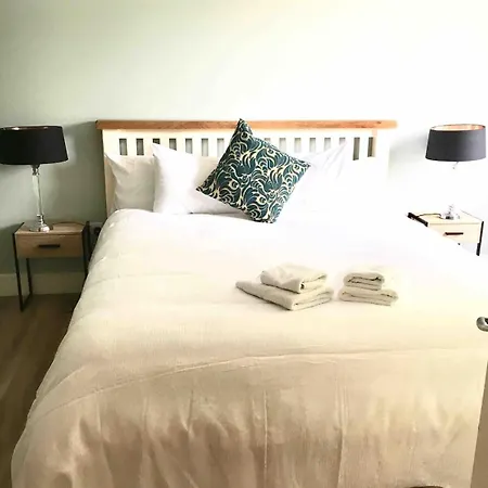 Shangri-la Large Family Townhouse Free Carpark キラーニー