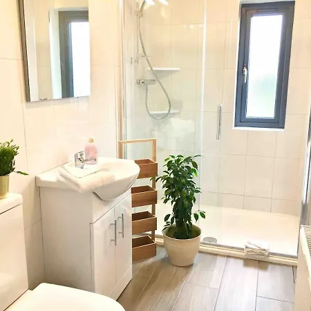 Shangri-la Large Family Townhouse Free Carpark 別荘 キラーニー