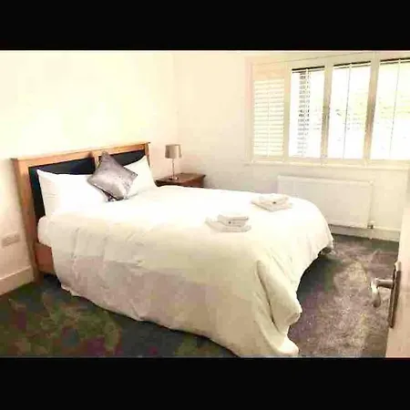 Shangri-la Large Family Townhouse Free Carpark