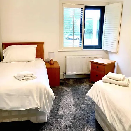 Shangri-la Large Family Townhouse Free Carpark Σπίτι διακοπών