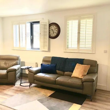 Shangri-la Large Family Townhouse Free Carpark