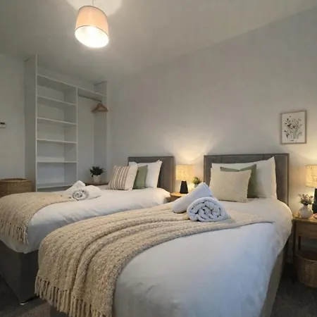 Shangri-la Large Family Townhouse Free Carpark 別荘 キラーニー