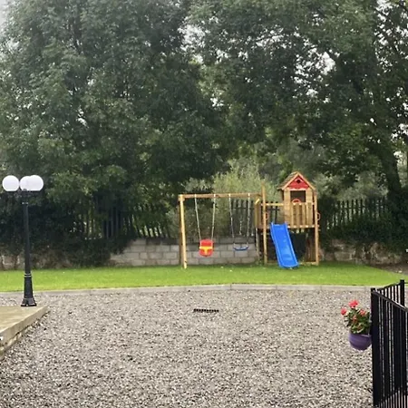 Shangri-la Large Family Townhouse Free Carpark 別荘 *